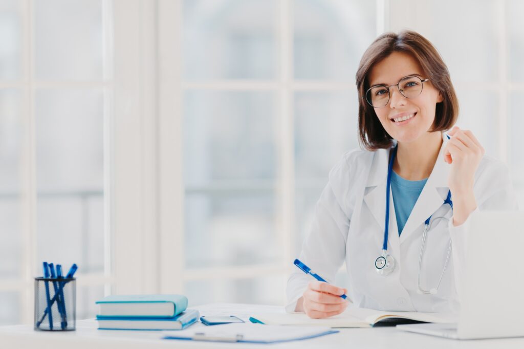 Veterinarian provides travel certificate